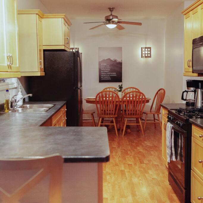 Apartmán Large Upstairs Flat In Downtown Century Building Belleville Exteriér fotografie