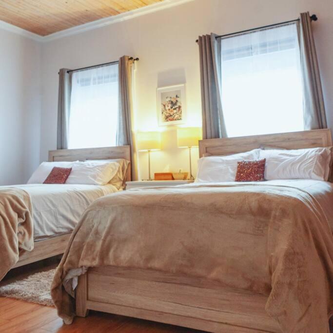 Apartmán Large Upstairs Flat In Downtown Century Building Belleville Exteriér fotografie